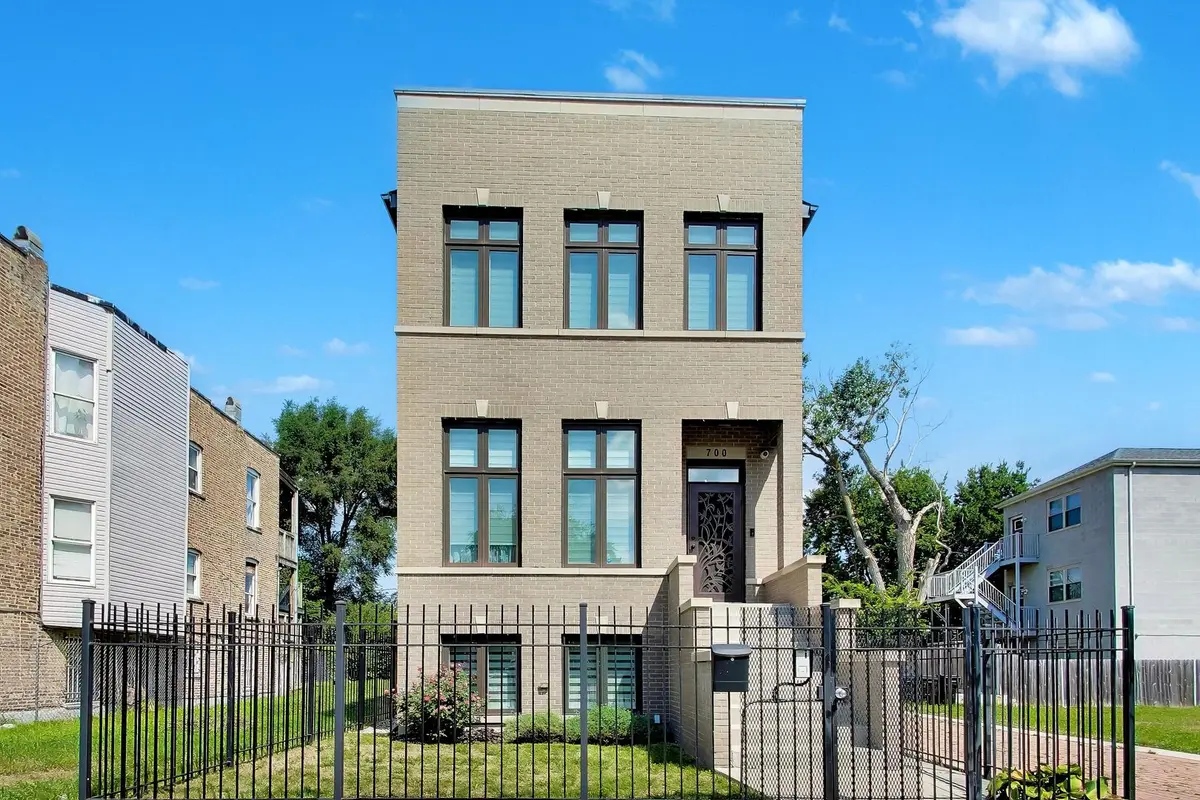 700 E 46th ST, Chicago, IL 60653
