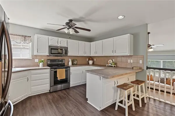 1418 Redwood DR, Eudora, KS 66025