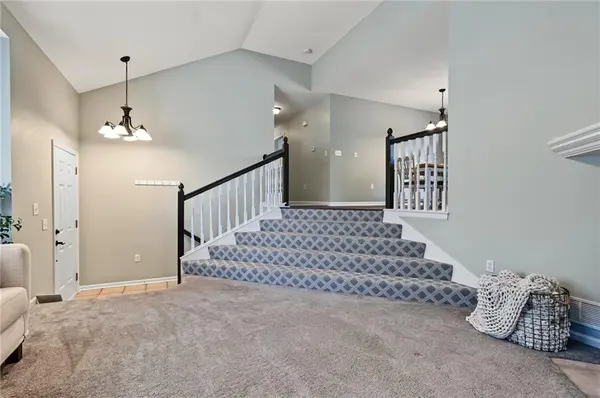 1418 Redwood DR, Eudora, KS 66025