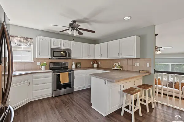 1418 Redwood DR, Eudora, KS 66025