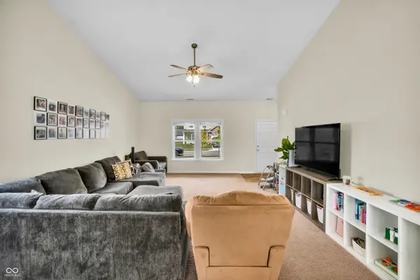 3885 Berkdale CT, Columbus, IN 47203