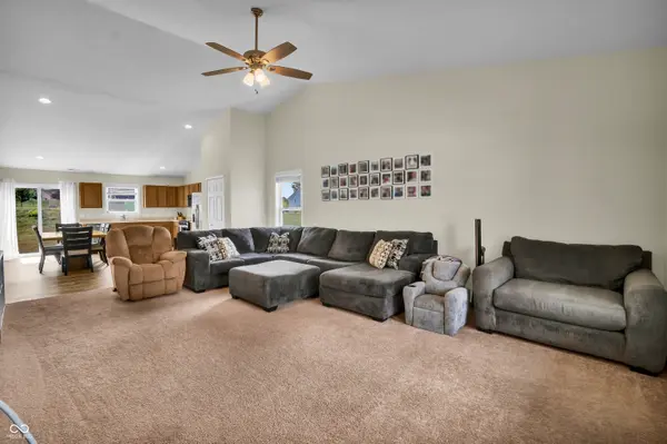 3885 Berkdale CT, Columbus, IN 47203