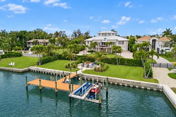 4034 ROBERTS POINT RD, Sarasota, FL 34242