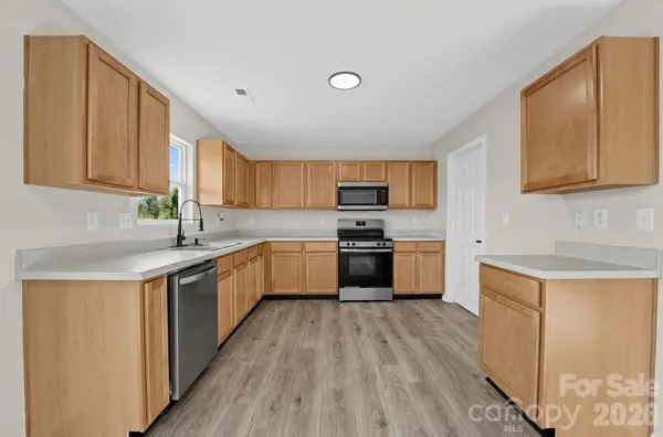 3725 Larkhaven Village DR, Charlotte, NC 28215