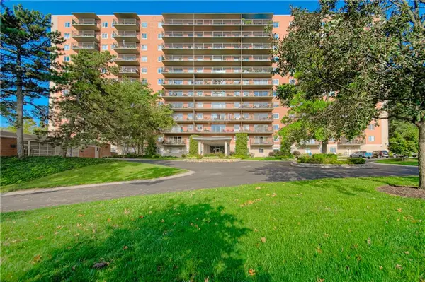 4550 Warwick BLVD #1205, Kansas City, MO 64111
