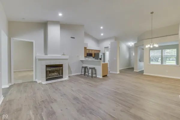 7329 Oak Knoll DR, Indianapolis, IN 46217