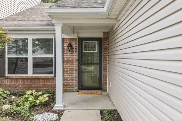 7329 Oak Knoll DR, Indianapolis, IN 46217