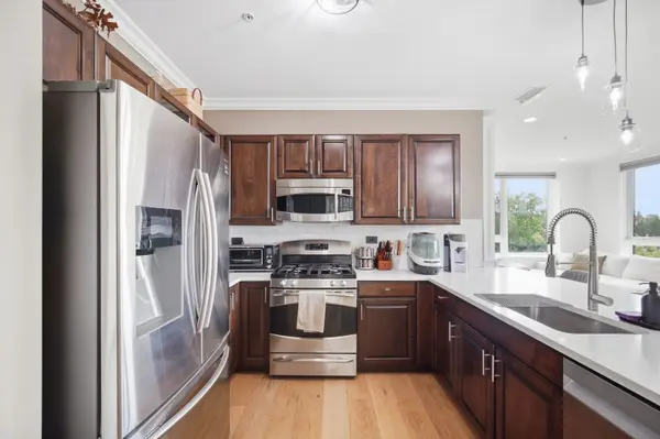 801 Village Center DR #202, Burr Ridge, IL 60527
