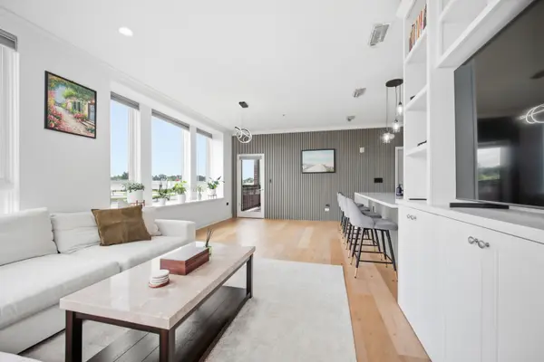 801 Village Center DR #202, Burr Ridge, IL 60527