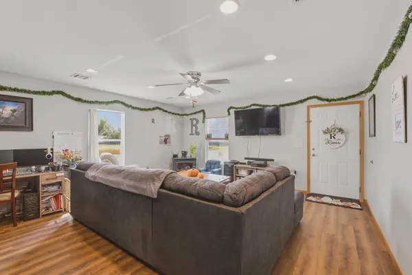 202 E 3rd St, Hillsboro, KS 67063-1103