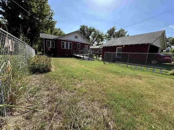 512 E 12th, Winfield, KS 67156
