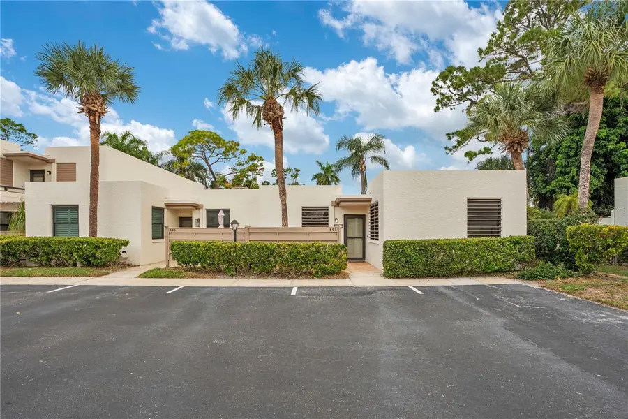 597 LAKESIDE DR #205, Bradenton, FL 34210