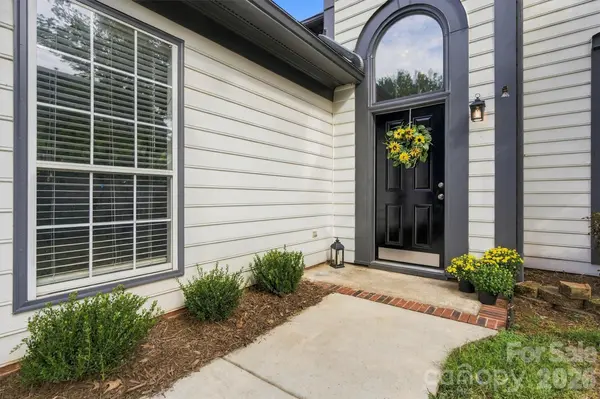 10207 Bon Meade LN, Cornelius, NC 28031