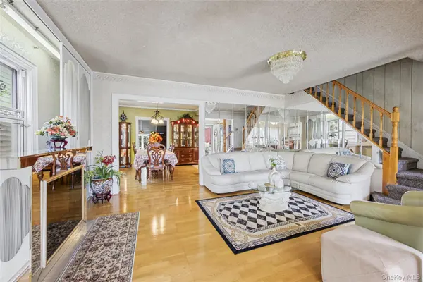 26 E Oxford ST, Valley Stream, NY 11580