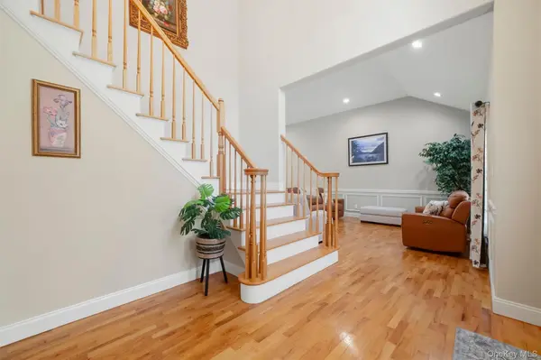 2 Pond Ridge XING, Newburgh, NY 12550