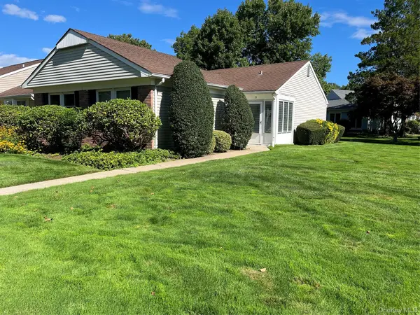 19 Hearthside DR, Mount Sinai, NY 11766