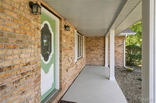 1727 Meadow LN, Edwardsville, IL 62025