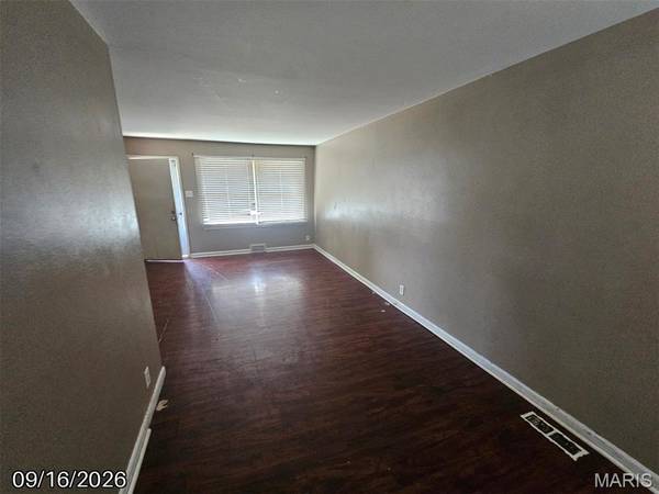 9341 Laramie DR, St Louis, MO 63137