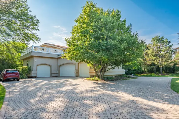 1683 Braeside LN, Northbrook, IL 60062