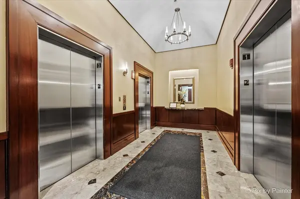 807 Davis ST #2103, Evanston, IL 60201