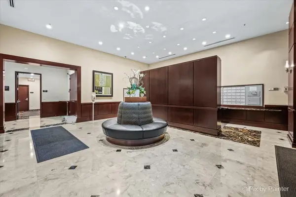 807 Davis ST #2103, Evanston, IL 60201