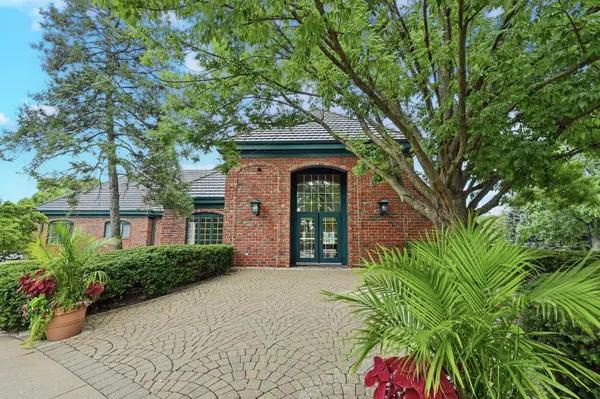 1753 Midwest Club Pkwy, Oak Brook, IL 60523