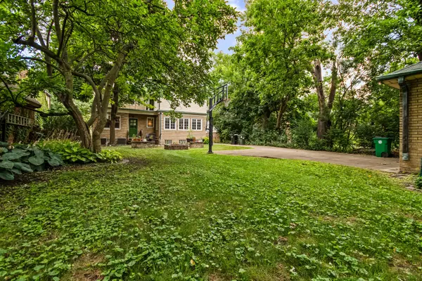 525 Wisner ST, Park Ridge, IL 60068