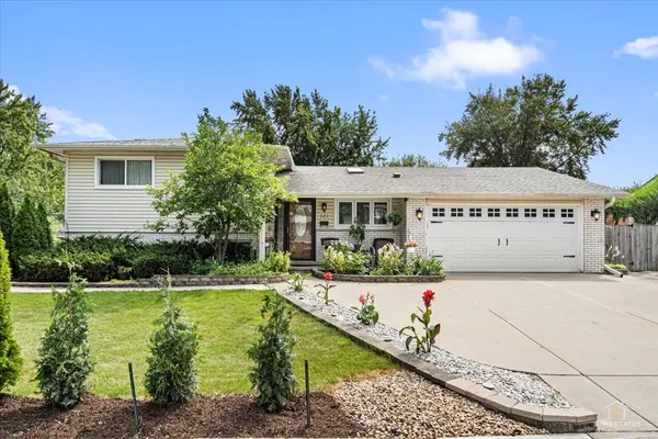 321 Hickory LN, Schaumburg, IL 60193