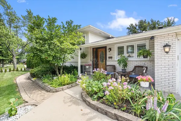 321 Hickory LN, Schaumburg, IL 60193
