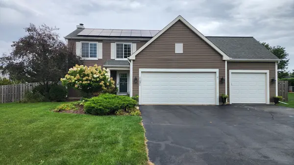 1121 Millcreek LN, Algonquin, IL 60102