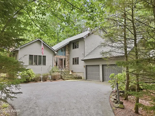 176 Cloud Crest DR, Greentown, PA 18426