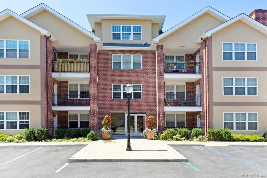 200 Carney ST #202, Glen Cove, NY 11542
