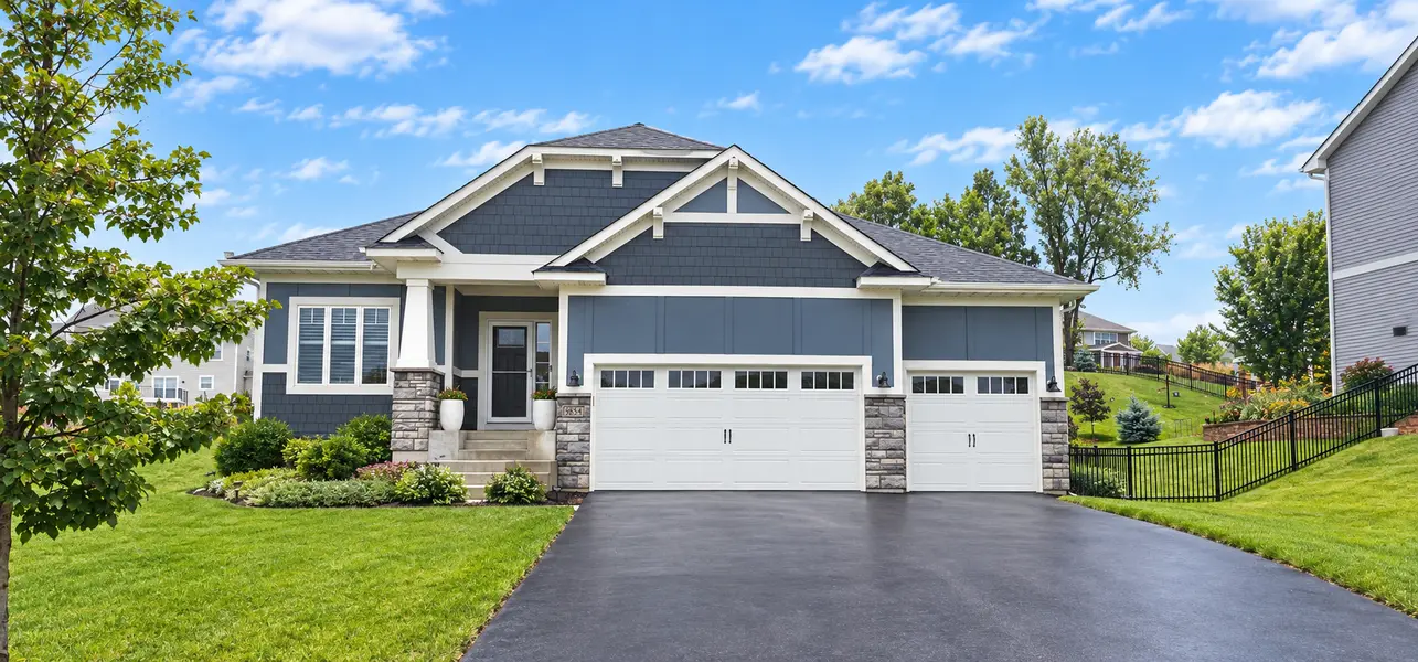 9557 James CIR N, Lake Elmo, MN 55042