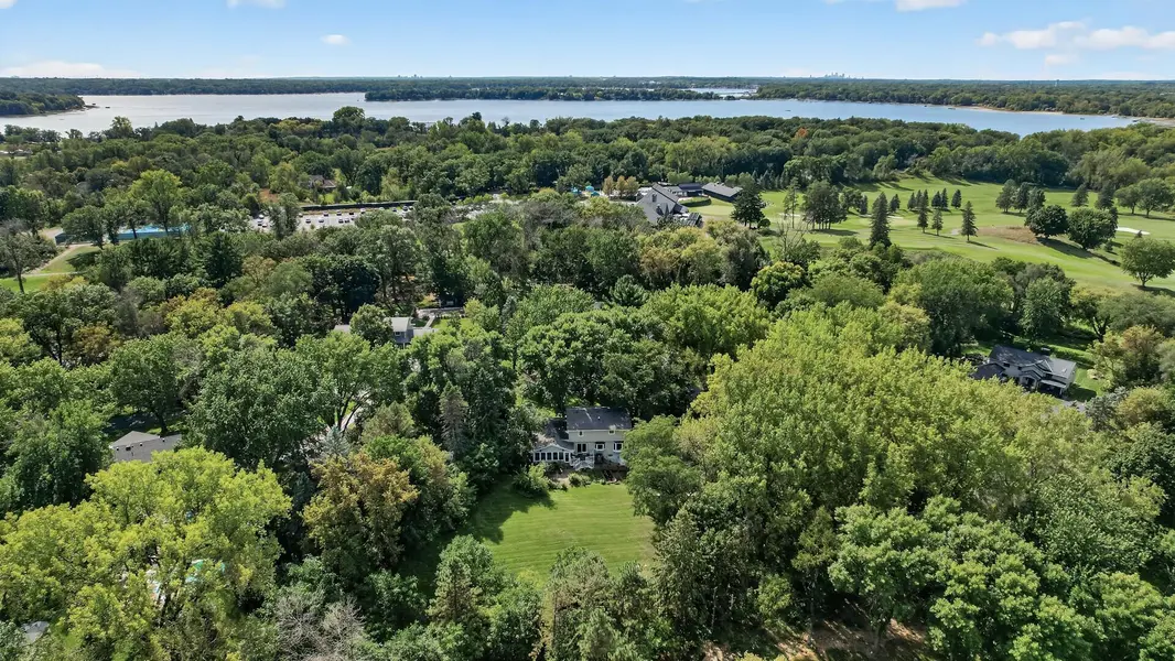 12 Tamarisk RD, Dellwood, MN 55110