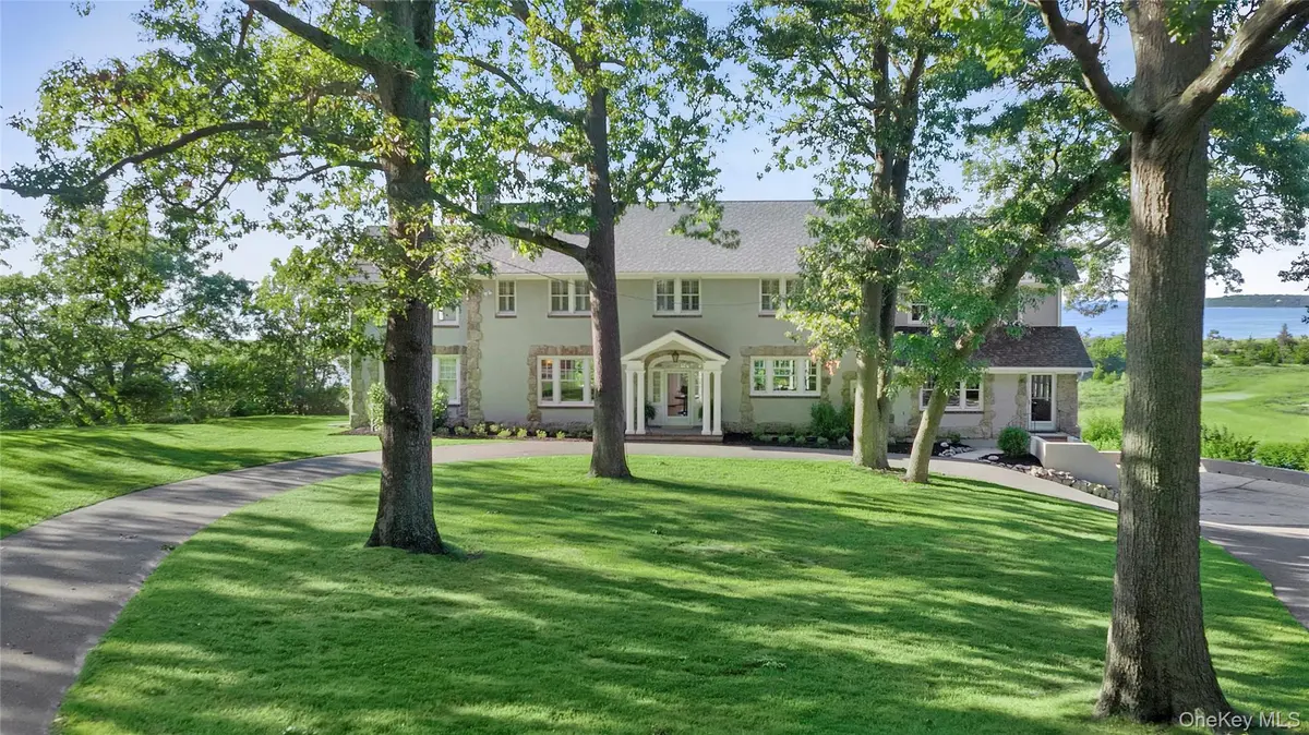 11 Arbutus LN, Stony Brook, NY 11790