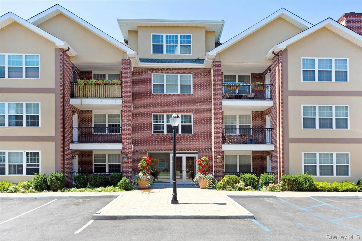 200 Carney ST #202, Glen Cove, NY 11542