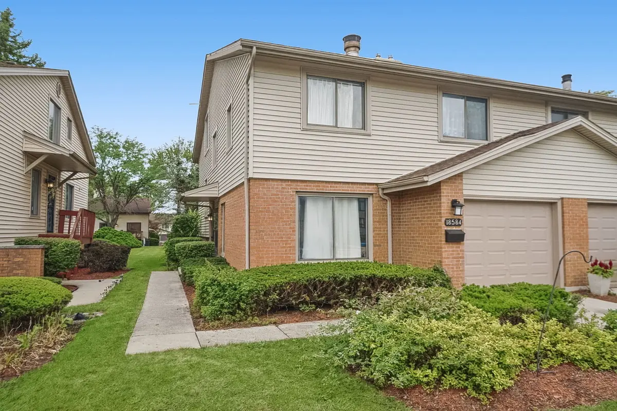 18584 Meadow LN, Hazel Crest, IL 60429