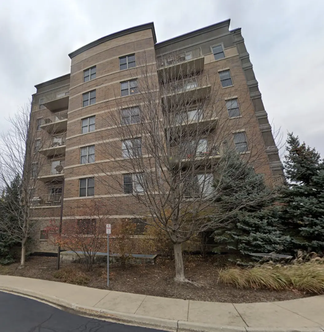 125 Lakeview DR #207, Bloomingdale, IL 60108