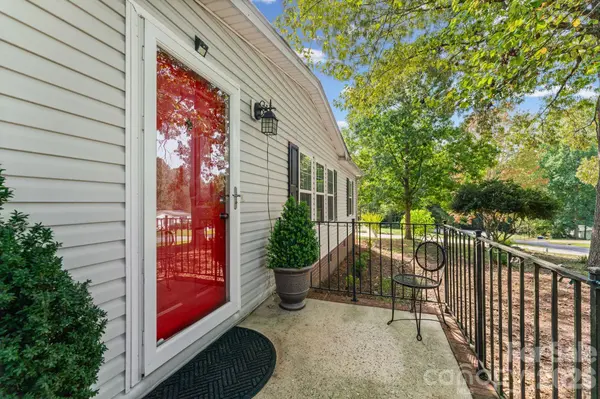 121 Regatta LN, Mooresville, NC 28115