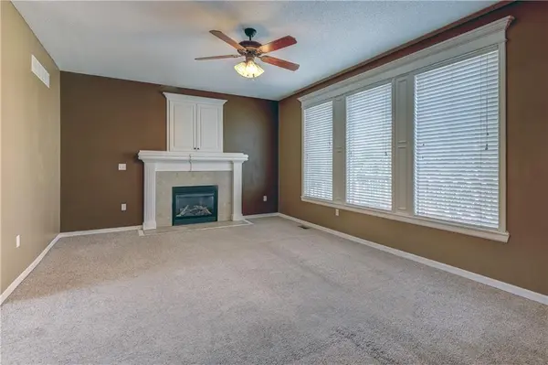 866 N Maple ST, Gardner, KS 66030