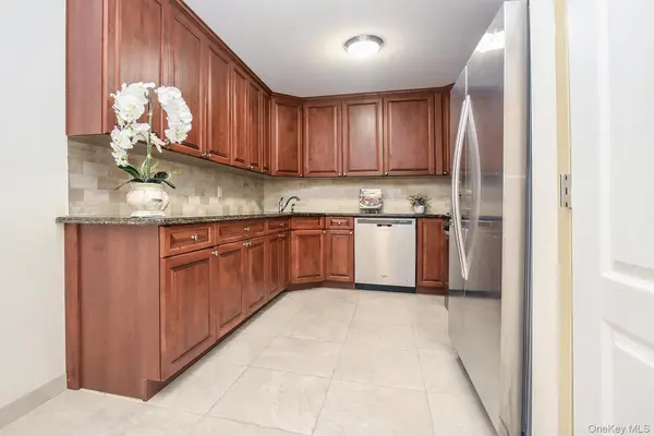 200 Carney ST #202, Glen Cove, NY 11542