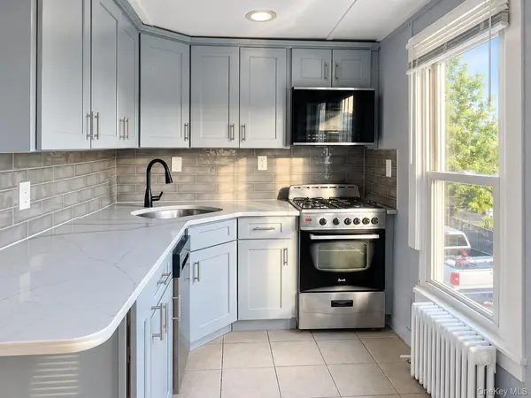 21 Carleton AVE, East Islip, NY 11730