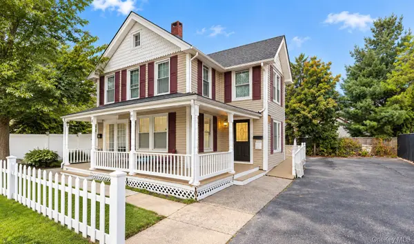 21 Carleton AVE, East Islip, NY 11730
