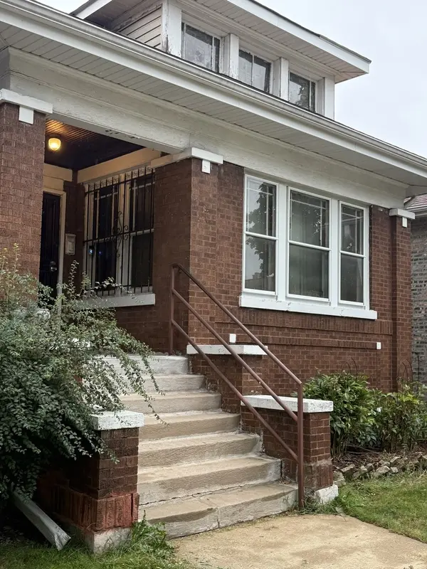 6411 S Rockwell ST, Chicago, IL 60629