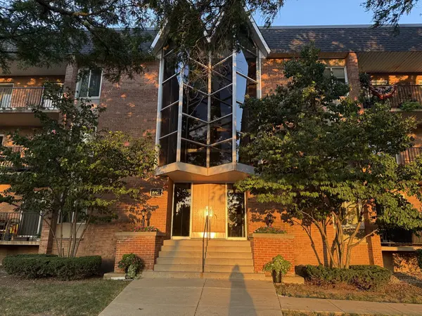 1060 N Mill ST #211, Naperville, IL 60563