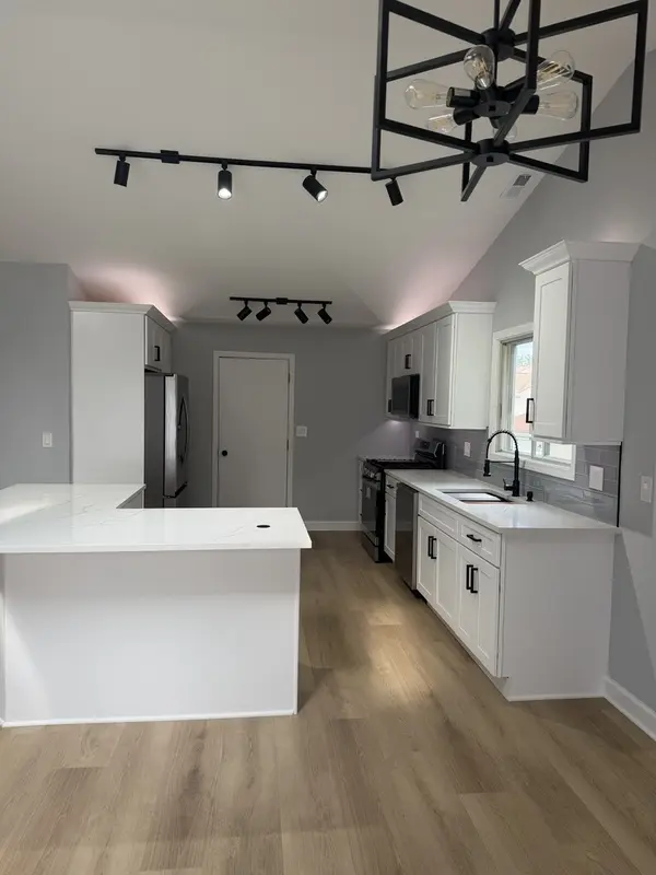 2436 W Salem CT #B2, Woodridge, IL 60517
