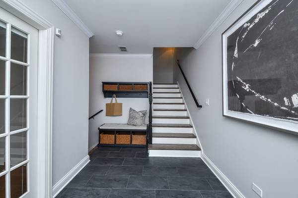 460 Pennsylvania AVE #A, Glen Ellyn, IL 60137