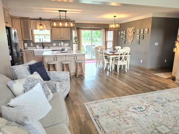 864 Jeflynn DR, Kouts, IN 46347