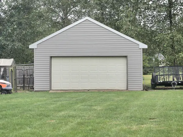 864 Jeflynn DR, Kouts, IN 46347