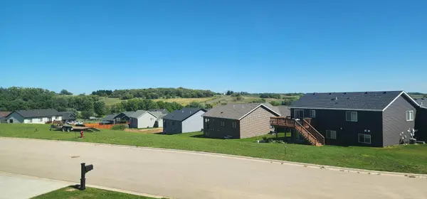 610 Mulligan DR, Zumbrota, MN 55992